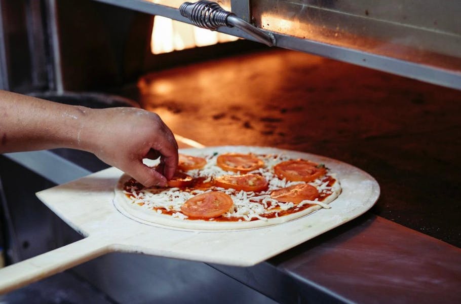 late-night-pizza-the-brick-an-american-kitchen-and-bar-in-south